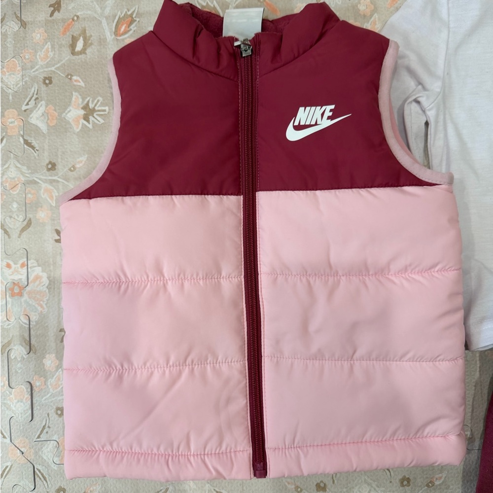 Nike 3-piece set- Puffer Vest, sweatpants, and t-shirt - Picture 3 of 7